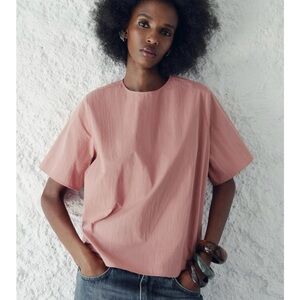 Cute Short sleeve top
Size S (runs big)
Brand ZARA
NWT